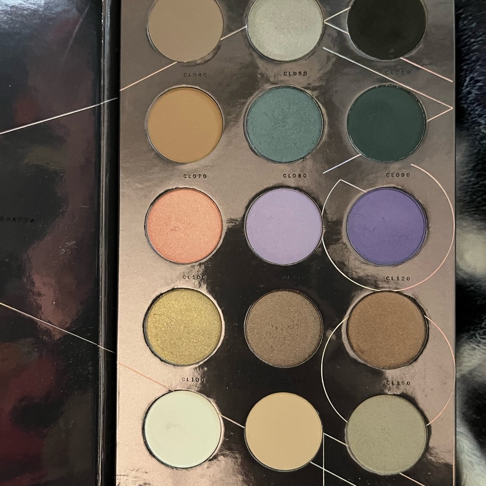 ZOEVA Cream and Green Eyeshadow Palette with Matte and Shimmer Finishes